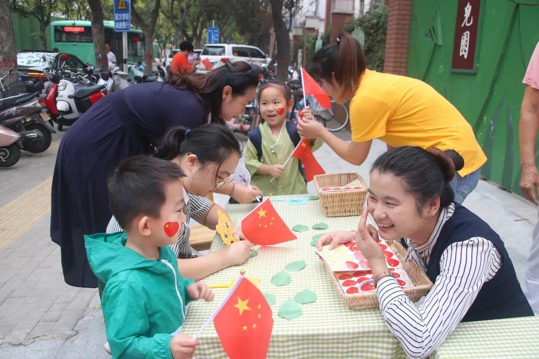 我和国旗同框，庆祖国70华诞——z6com尊龙凯时大树幼儿园隆重举行开学仪式