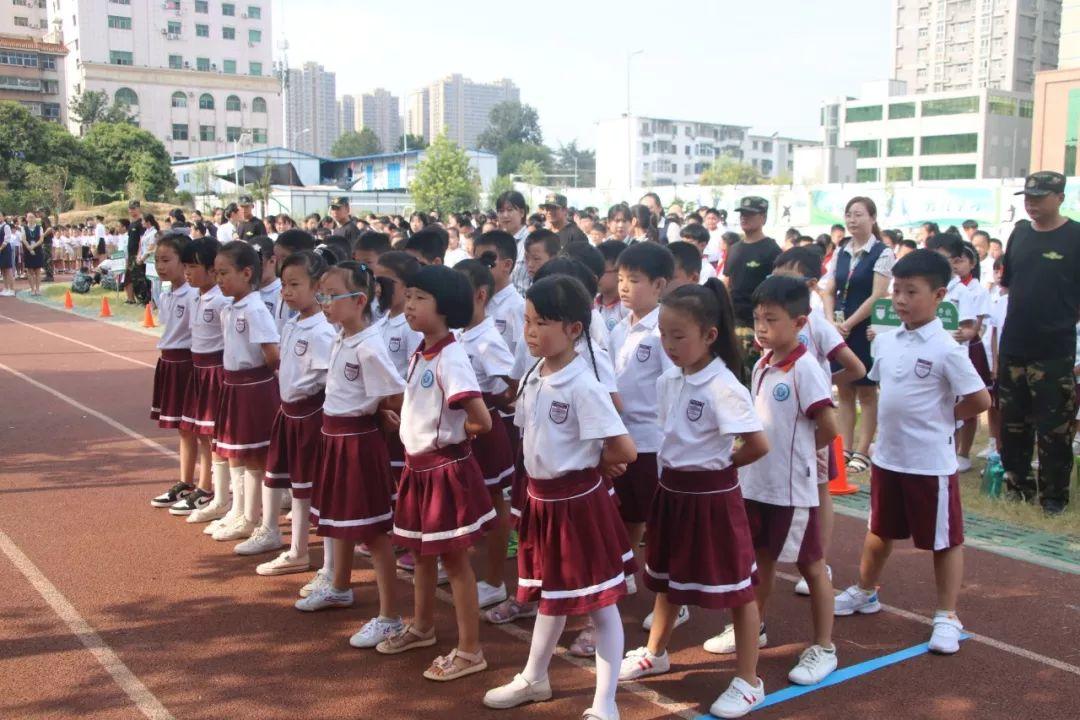 磨炼意志，蜕酿生长——z6com尊龙凯时都会森林学校小学部2019—2020学年军事会操演习